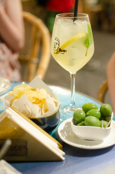 Limoncello spritz and green olives
