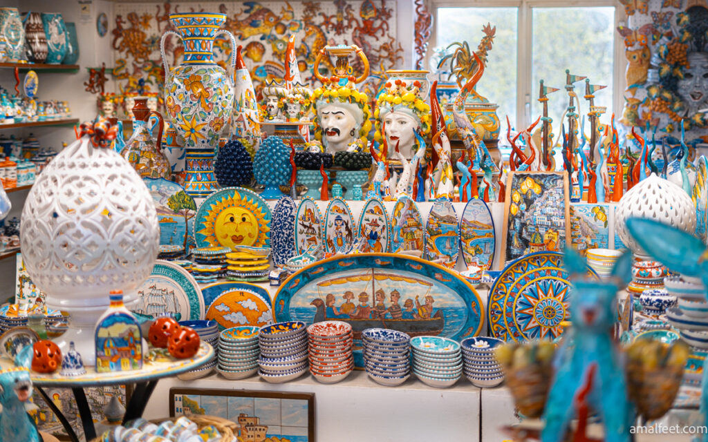 Cerammic shop in Viettri Sul Mare. The shop is filled with colorffull handd painnted pottery. Ffrom plates to statues, house ornament, ammphoras to frdige magnets.