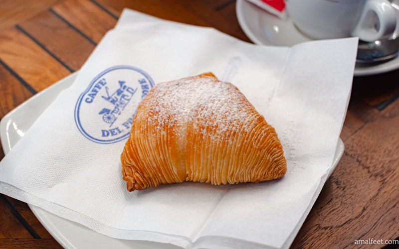 Sfogliatella Riccia is a traditional Neapolitan pastry that features a crispy, flaky outer shell made up of many thin layers. Inside, it’s filled with ricotta and candied citrus peel.Easy to try during your day trip to Naples, as you’ll find it in almost any bar or pastry shop. 